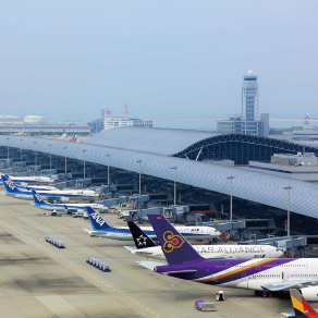 関西国際空港や、りんくうプレミアムアウトレットまで電車・車で約30分